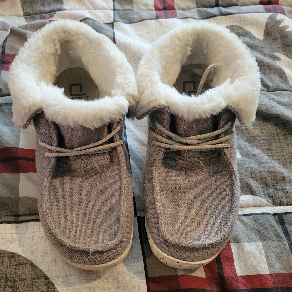Hey Dudes - Size 4 Girls